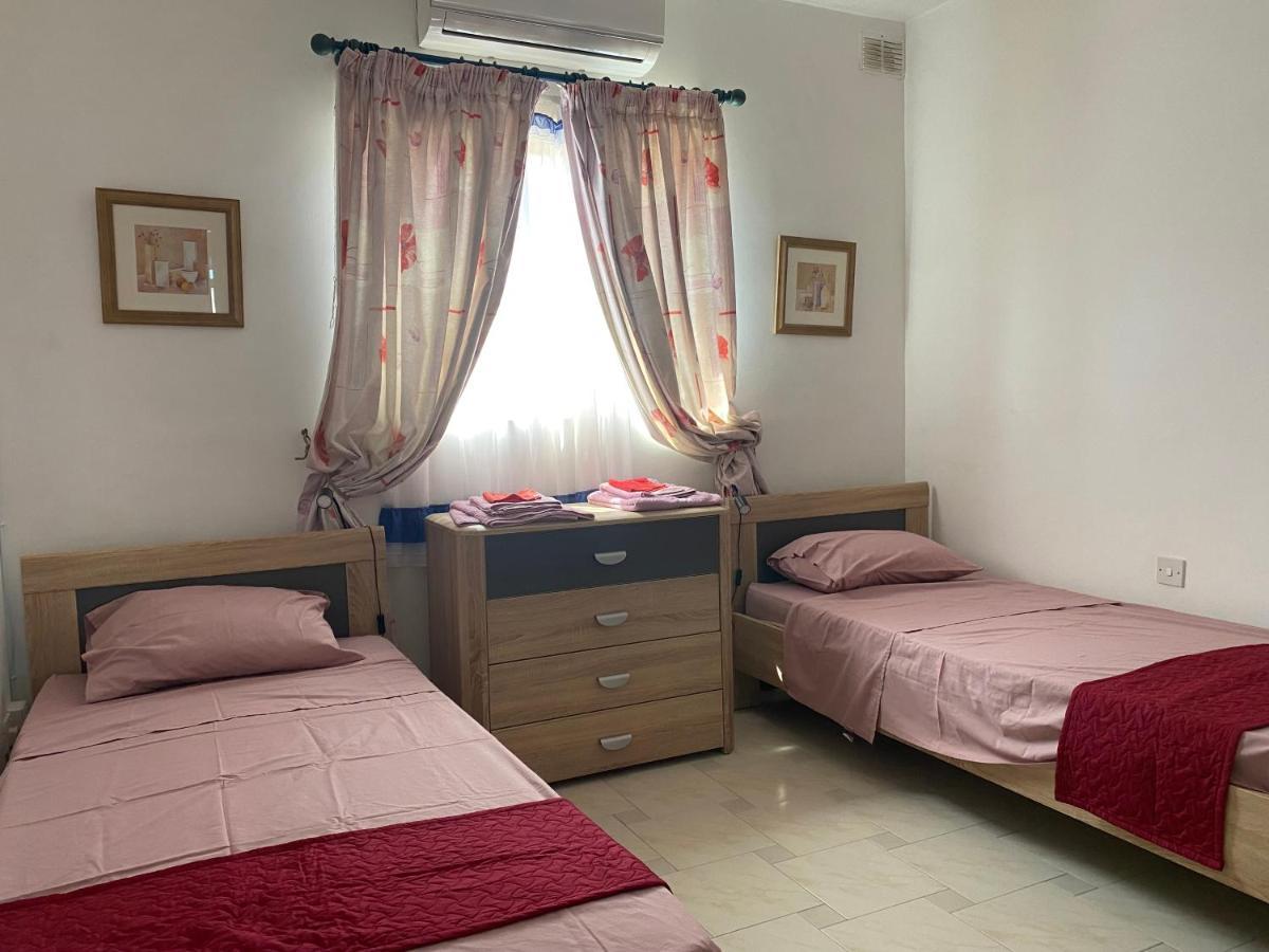 Sea Front Apartment At Mellieha Bay, Malta! Exterior foto